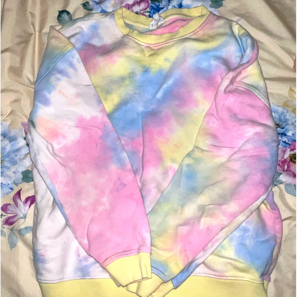 TYE DYE crewneck. 🩷❤️💜